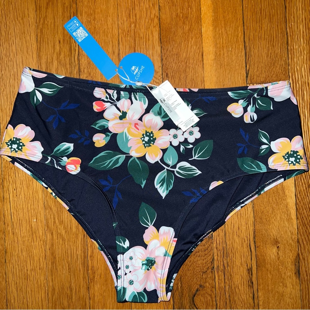 Cupshe floral bikini bottom. Large NWT